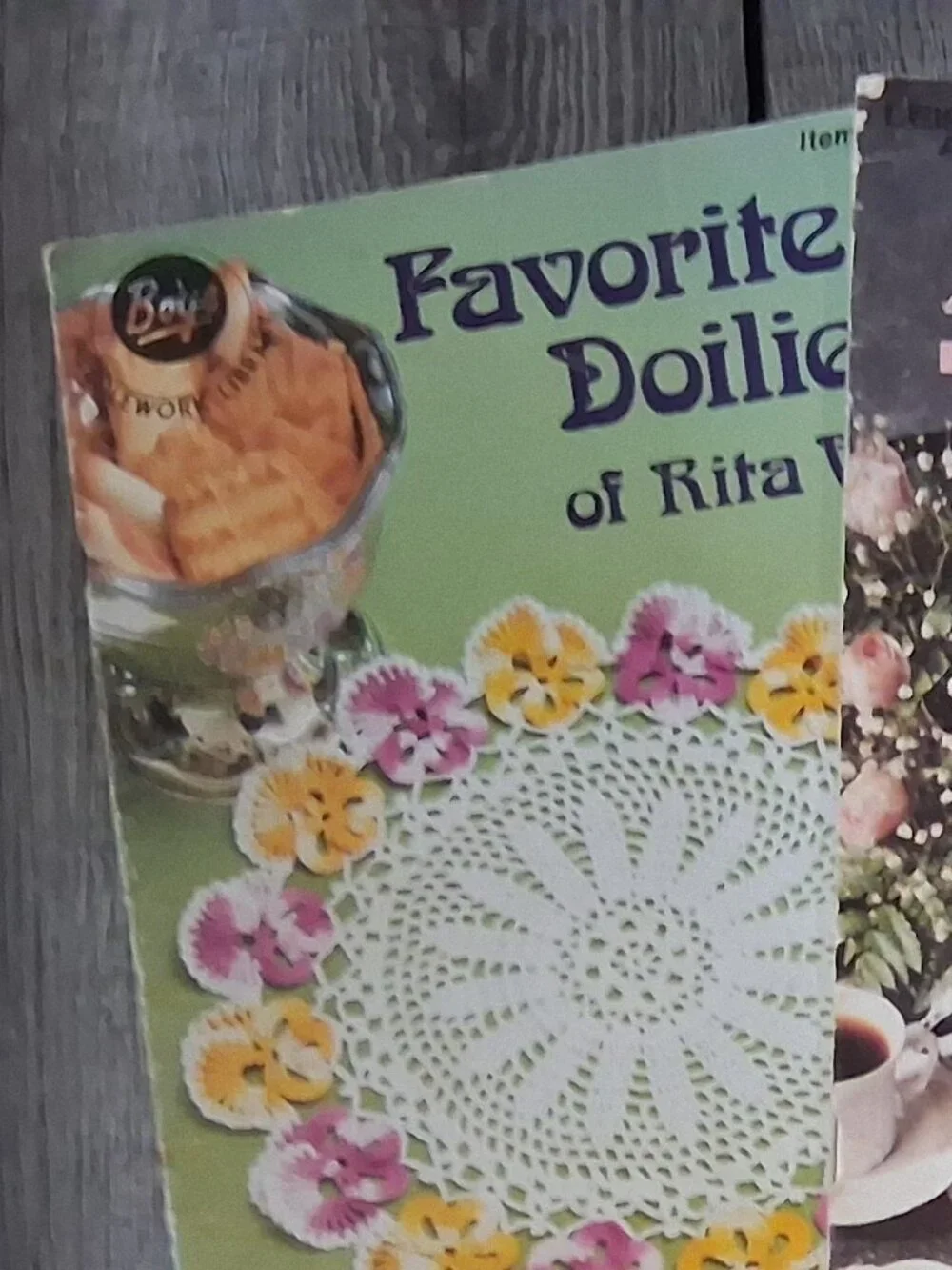 Vintage Annies  Doilies Crochet Needlework Booklets 5 Issues